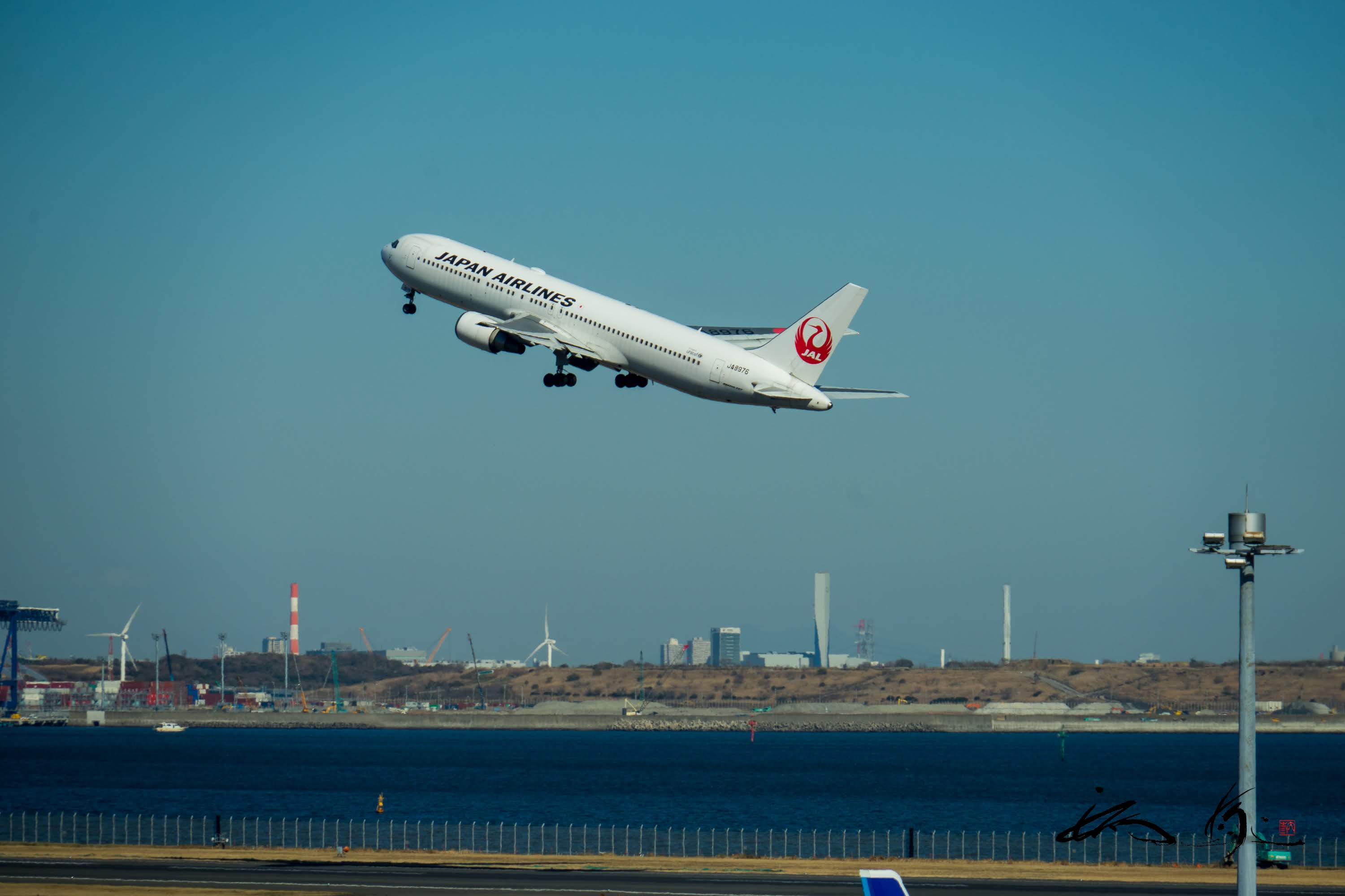エアポートグリル＆バール （羽田空港第2旅客ターミナル）空港風景と美味しい洋食が同時に味わえるレストラン