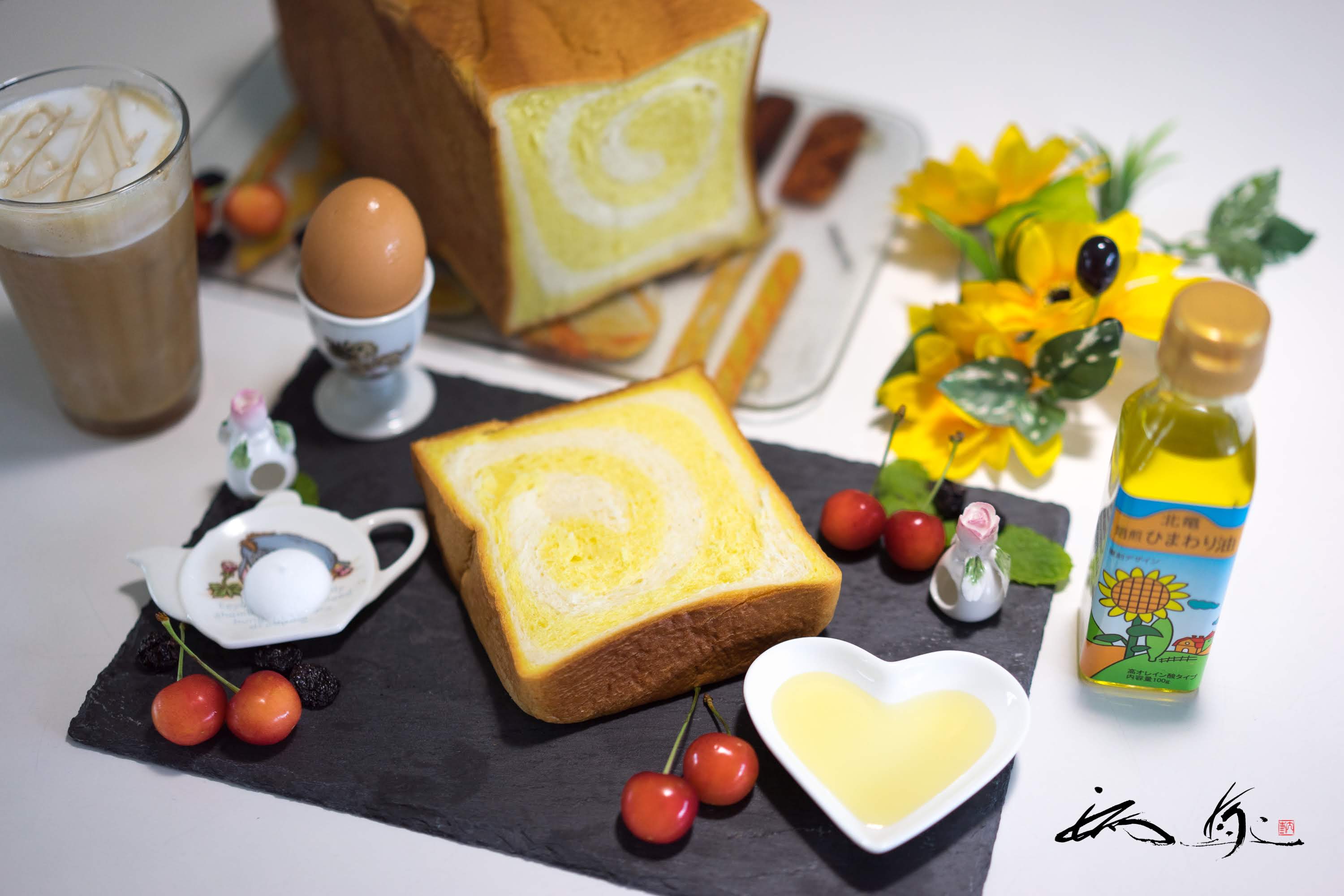 ひまわり生食パン（北竜焙煎ひまわり油使用）が新発売！黄色い渦巻模様がひまわりのよう