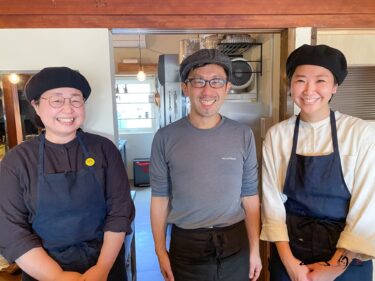 パザールバザール（PazarBazar・由仁町）國立大喜さん・朋佳さんご夫妻が営む諸国料理店・カレーと炭焼をランチで味わう