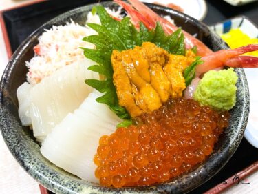 すずや食堂・函館朝市（函館市）早朝６時オープン・朝食に海鮮丼をいただく！